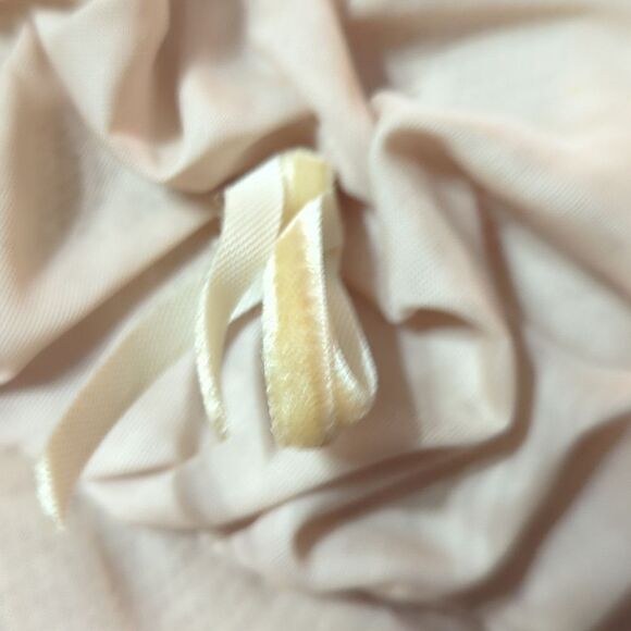 Dusty pink champagne Beige 50s gathered ruffly hat Wedding Motherofbride pillbox - Picture 6 of 7